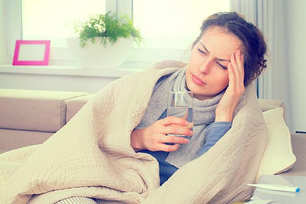 Симптомы простуды у девушки